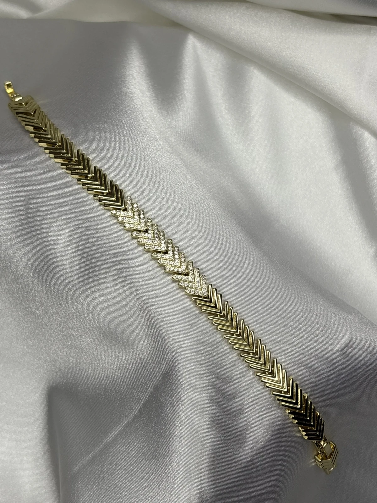 Balık Sırtı Model Taşlı Bileklik