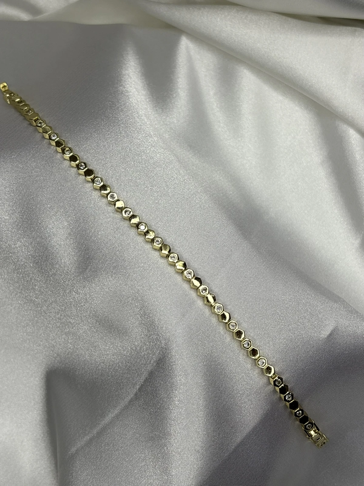 Petek Model Taşlı Bileklik