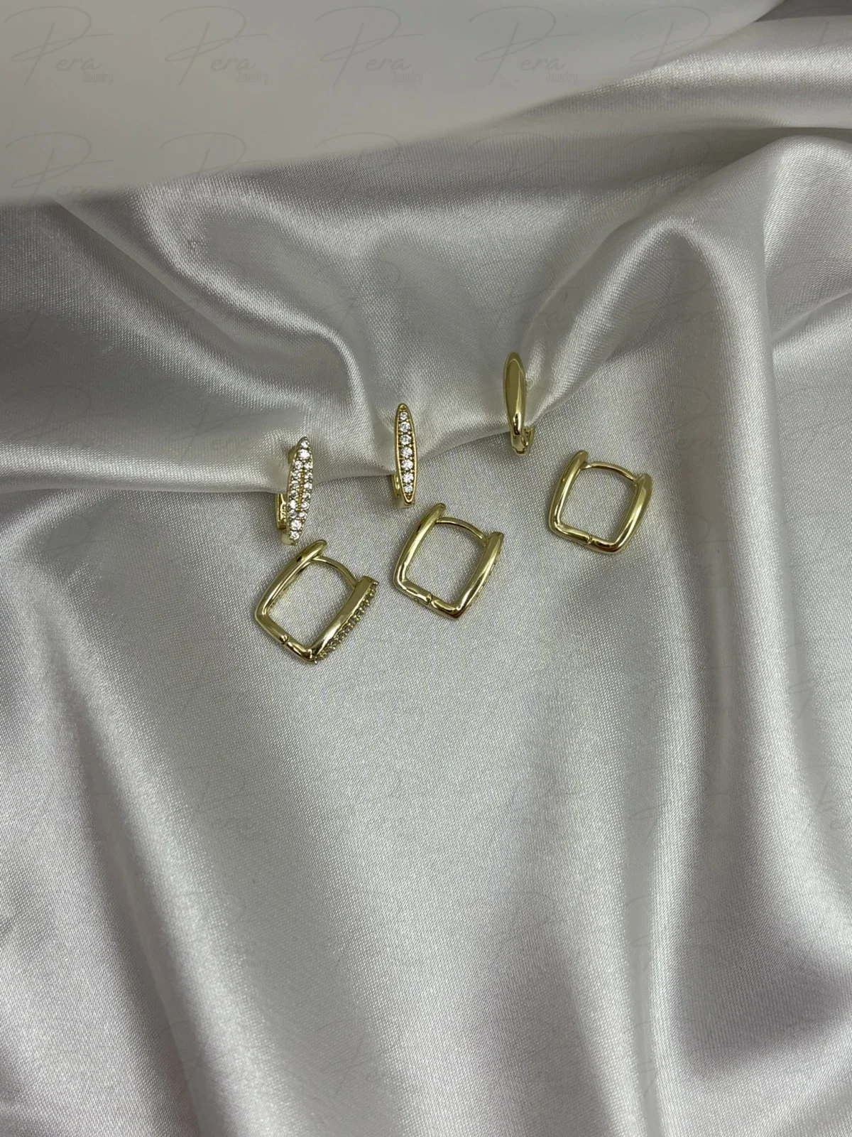 14K Çoklu Taşlı Mini Kare Küpe Seti